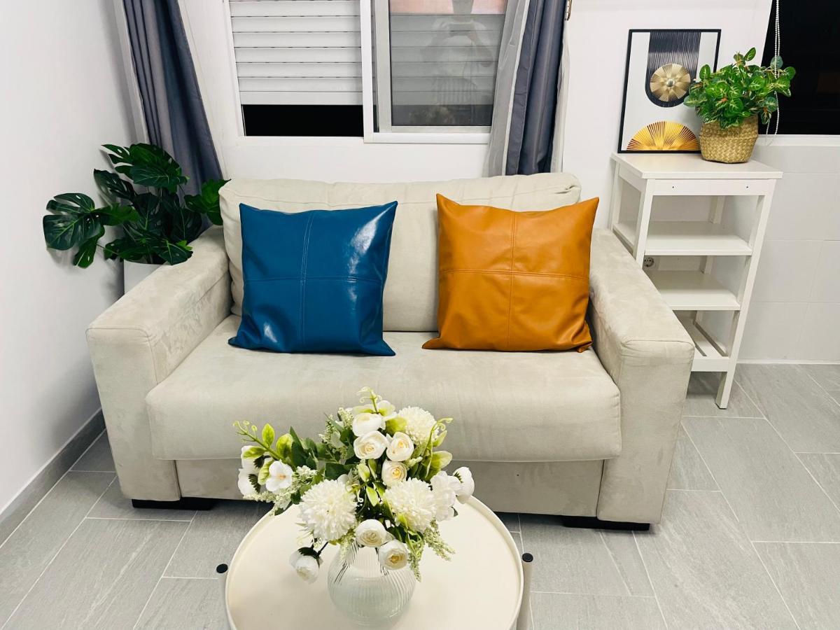 Appartamento Fantastico Apartamento Usera Madrid Esterno foto